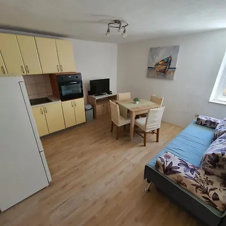 Apartment Leni