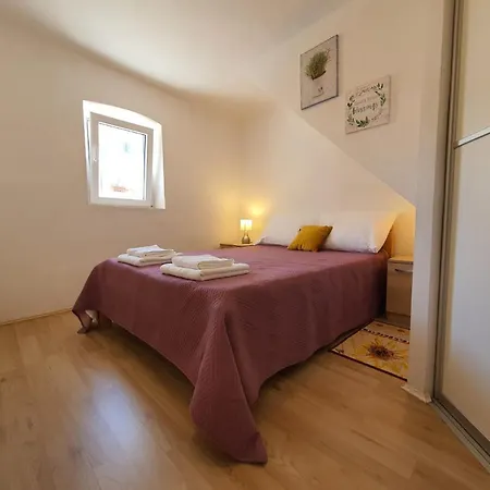 Leni Apartment *